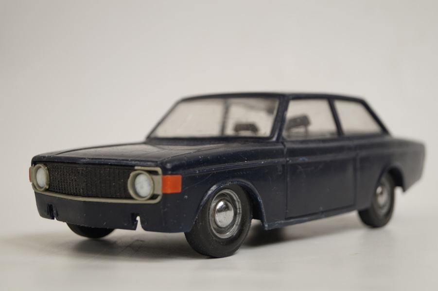 Leksaksbil Volvo 142. A209