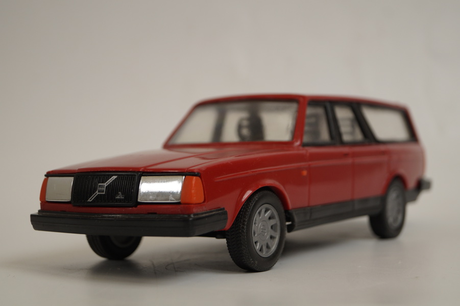 Leksaksbil Volvo 245 Emek. A210