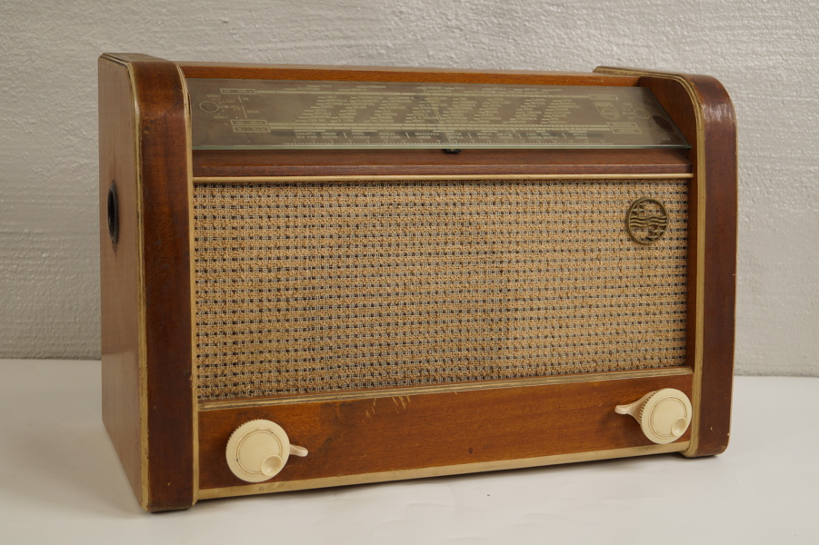 Äldre radio Philips. B92