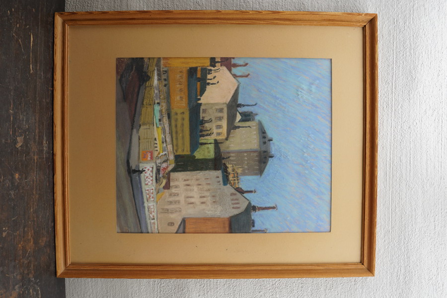 Signerad teckning krita (stad/hus) 66,5x80,5cm. M8