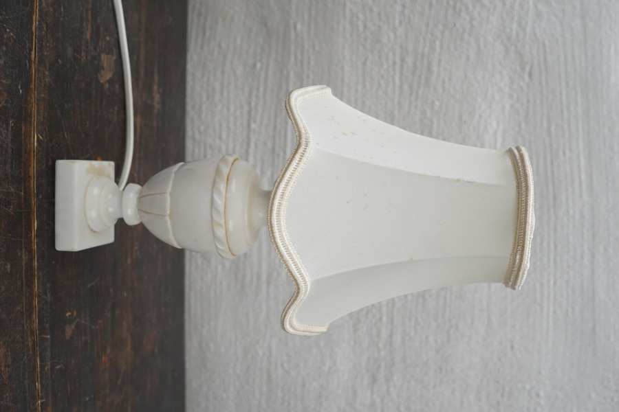 Bordslampa alabaster. C29