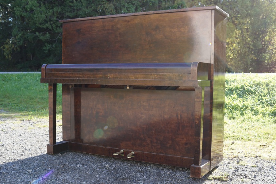 Baumgardt piano. B174