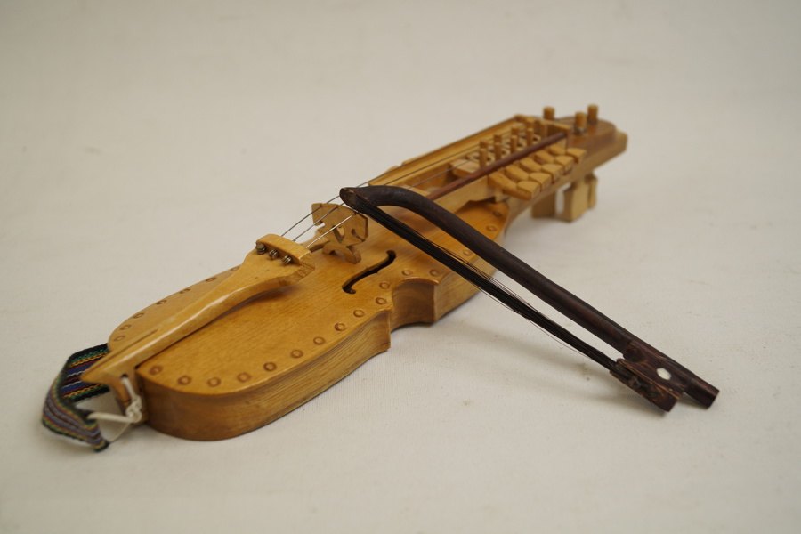 Miniatyr Nyckelharpa. A168