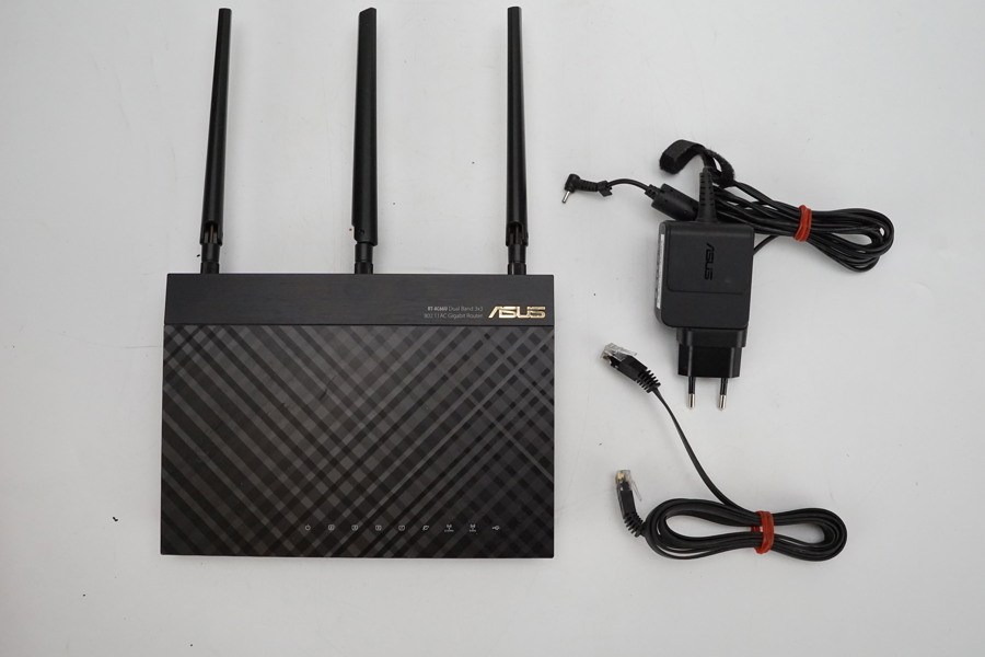 Asus RT-AC66U router. A256