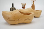 Små träskor minne från Hörby viking figurin klocka m.m. A274