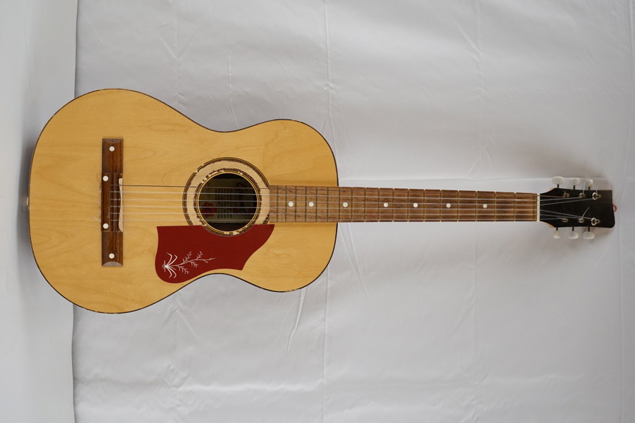 Egmond gitarr. G33