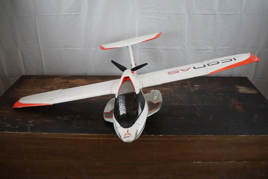 Icon A5 RC flygplan. B87