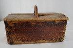Mjölskäppa/trälåda med handtag och lock. B144