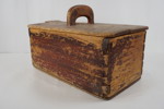 Mjölskäppa/trälåda med handtag och lock. B144