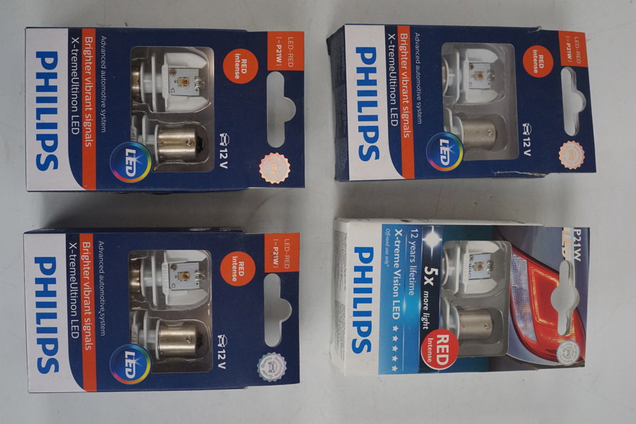 4st Förpackningar Philips LED Red Intense 12V P21W. D105