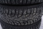 Vinterdäck/dubbdäck Pirelli 195/65R15 95T på fälg. B243