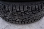 Vinterdäck/dubbdäck Pirelli 195/65R15 95T på fälg. B243