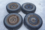 Vinterdäck/dubbdäck Pirelli 195/65R15 95T på fälg. B243