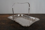 Serveringsfat med hantag nysilver. A20