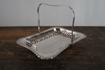 Serveringsfat med hantag nysilver. A20