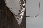 Serveringsfat med hantag nysilver. A20