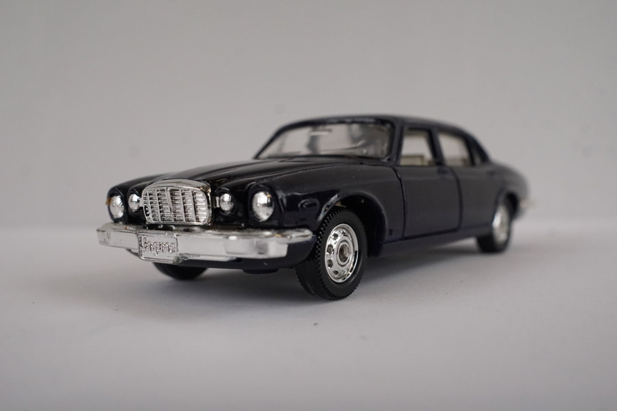 Tomica Dandy 1/49 Jaguar XJ-6L leksaksbil. A113