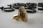 Skåphandtag/knoppar. D253