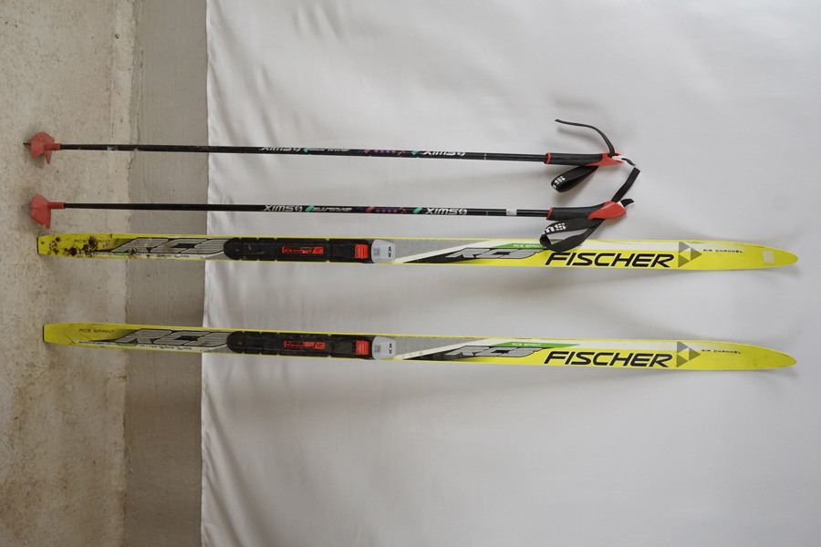 Fischer RCS Sprint skidor med skidstavar. B283