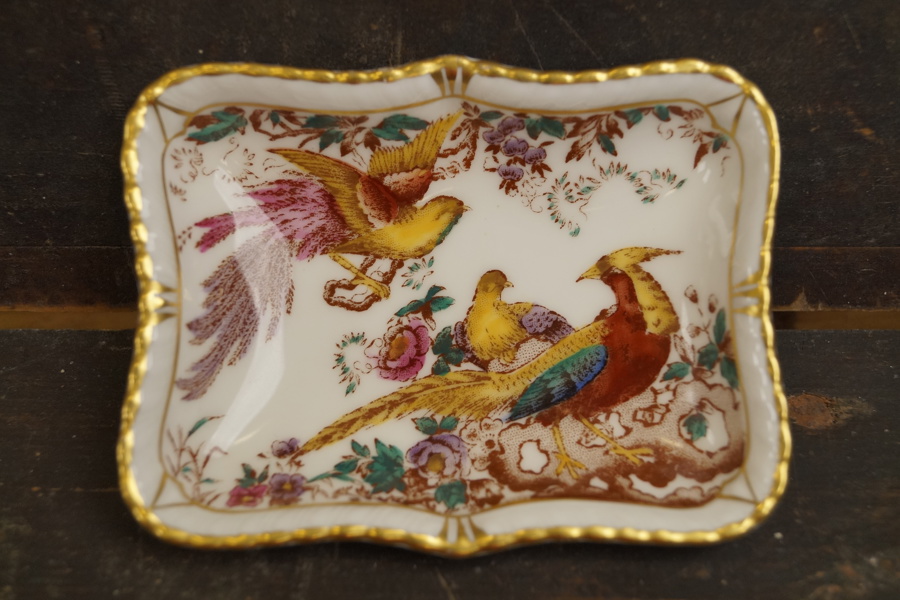 Fat Royal Crown Derby Olde Avesbury. G100