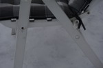 6st Jung Trädgårdsstolar med ett bord och dynor. B246