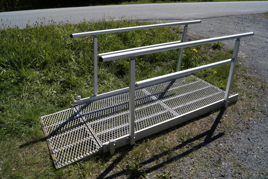 Rullstolsramp Feal i aluminium. B180