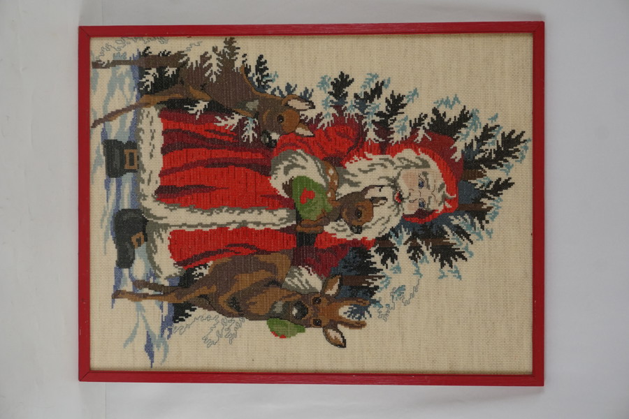 Broderad tavla (tomte) 48x62cm. M29