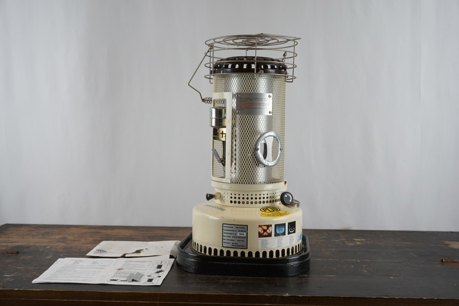 Pod fotogenkamin. B23