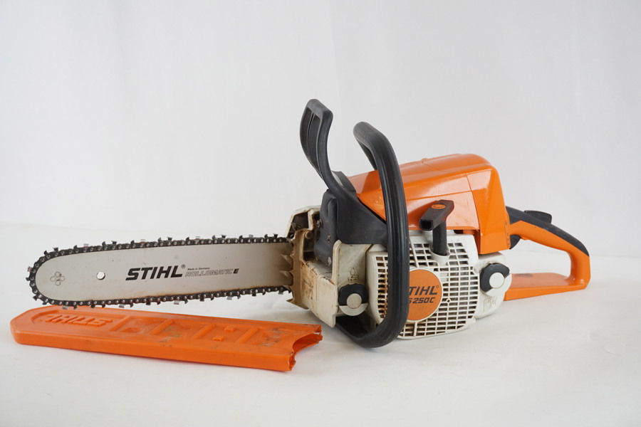 Stihl MS250C motorsåg. B30