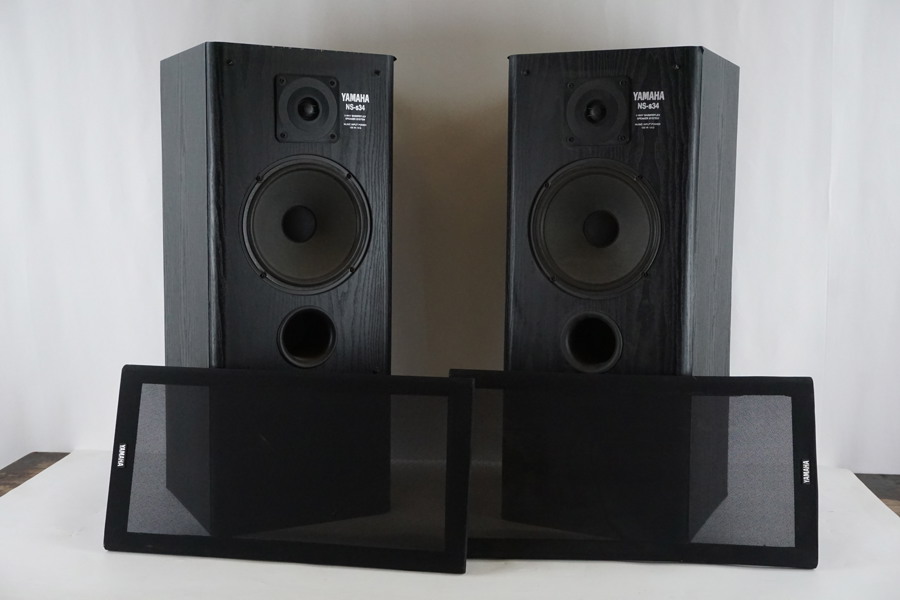 2st Yamaha NS-S34 högtalare. B33
