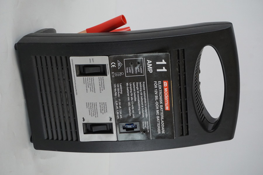 Modernum batteriladdare. D4