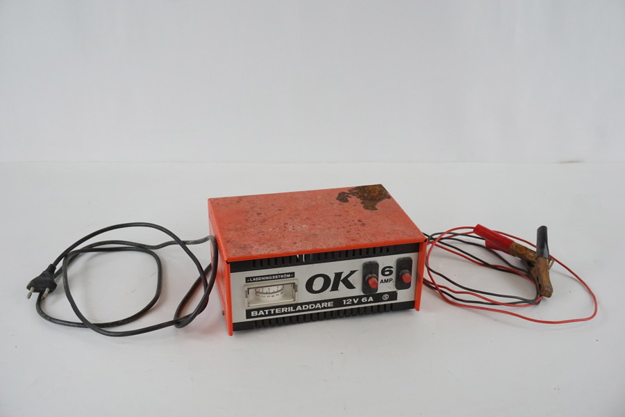OK Absaar M1060/1 12V 6A batteriladdare. D5