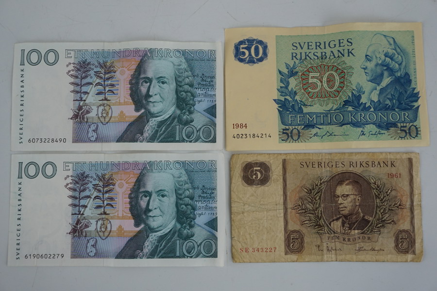 4st Sedlar 100kr  50kr 1984 5kr 1961. A27