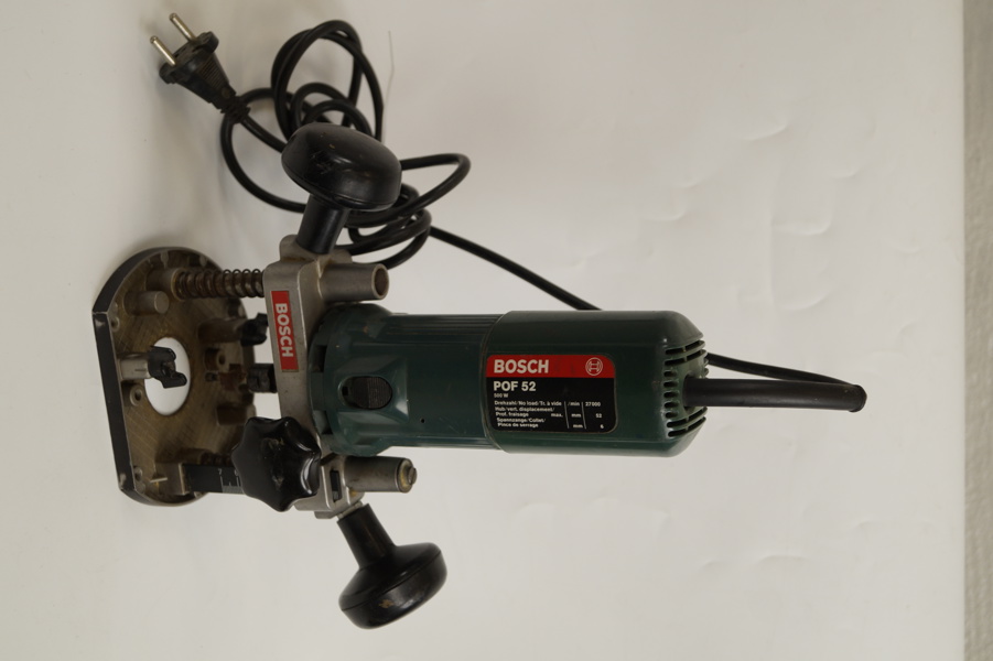 Överhandsfräs Bosch POF 52 500W. D90