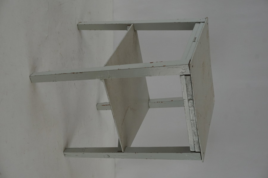 Sängbord. B109