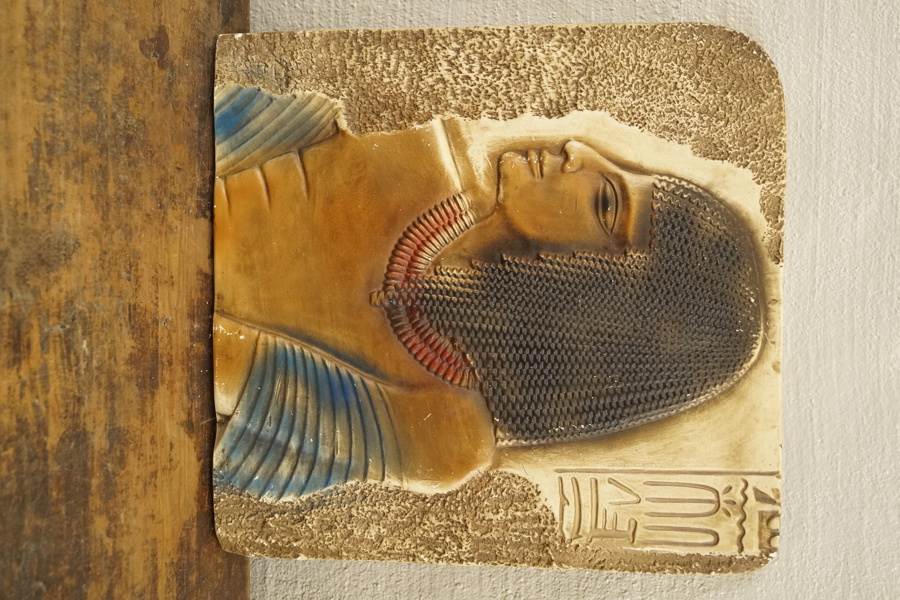 Gipsreliv Egypter. D57 /