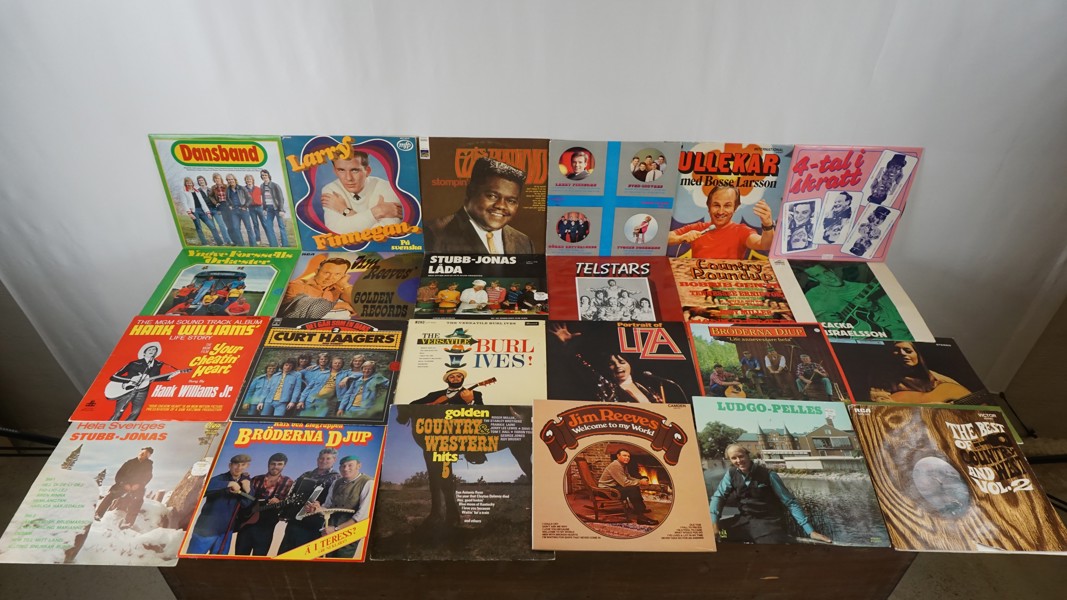 24st LP-skivor Jim Reeves Burl Ives m.m. BC130