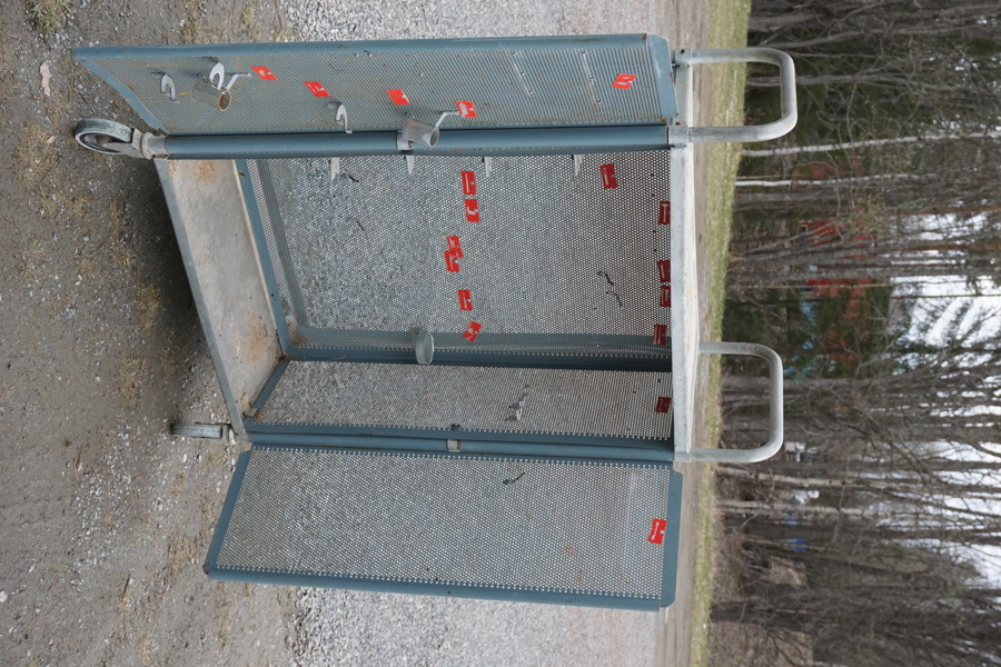 Verktygsskåp/vagn. B137