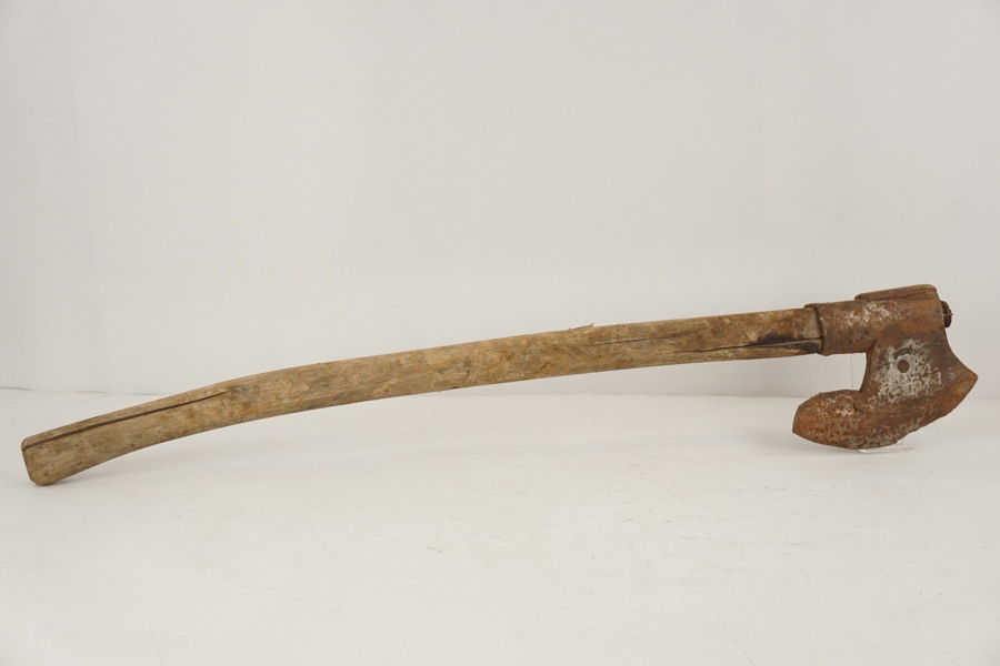 Äldre yxa. B312