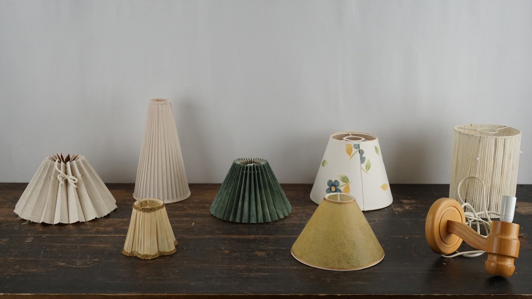 Vägglampa med 7st lampskärmar. BC212/