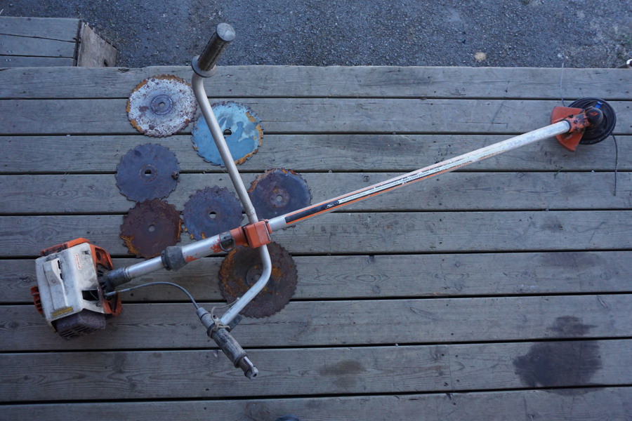 Husqvarna 39rt Röjsåg med olika skivor. B390