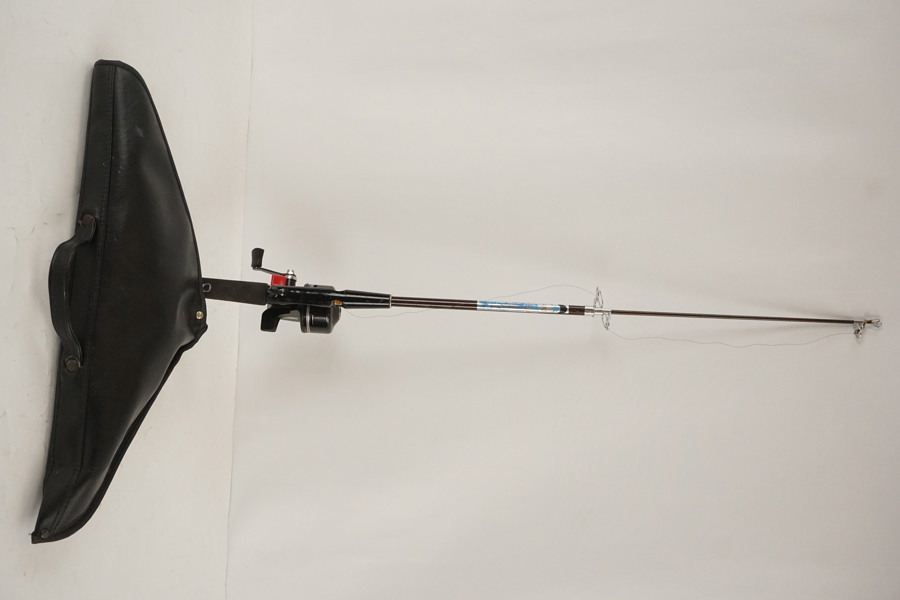 Telescopiskt fiskespö med rulle Abumatic 350 med väska. A210