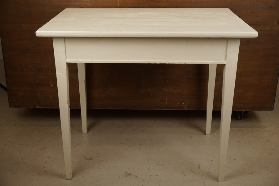 Bord vitt. B229