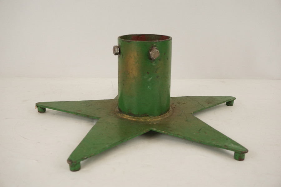 Julgransstativ i järn i form av en stjärna. C57