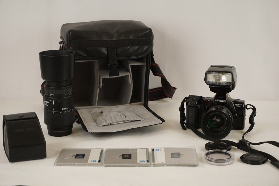 Minolta Dynax 7000i kamera, blixt och objektiv mm. A227