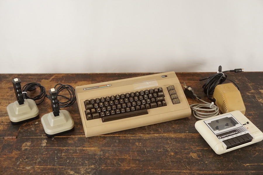 Commodore 64 med tillbehör. BC231