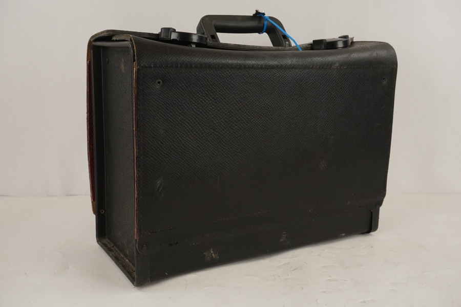 Hård läderväska Parat. Bc320