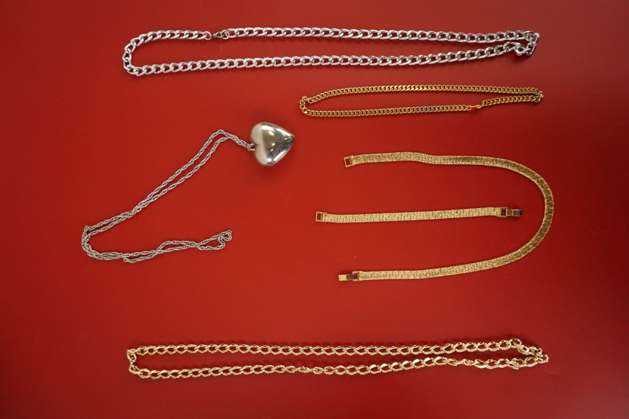Diverse halsband. A177