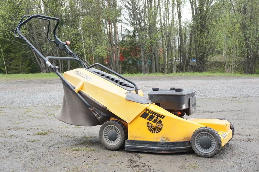Stiga Turbo gräsklippare med uppsamlare. B8