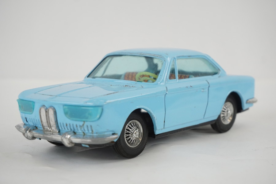 Bandai BMW 2000 CS leksaksbil. A68